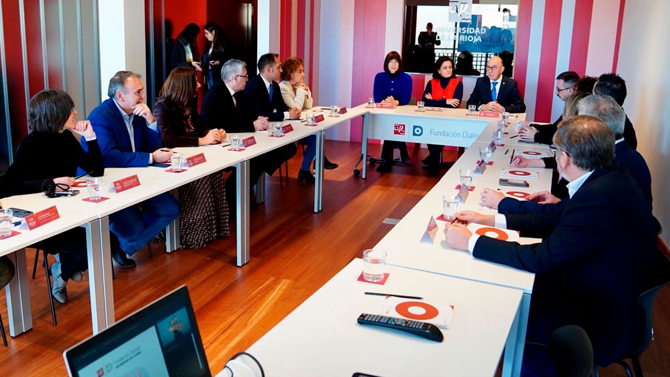 Diana Morant, Concha Andreu y Juan Carlos Ayala en la Fundación Dialnet