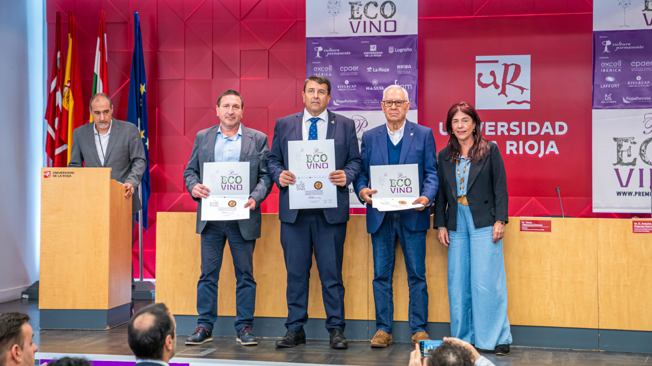 José María Sánchez, segundo por la derecha, en la entrega de los XV Premios Ecovino