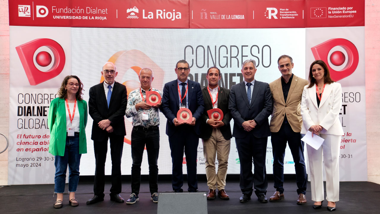 Foto de familia de la primera edición de los Premios Dialnet