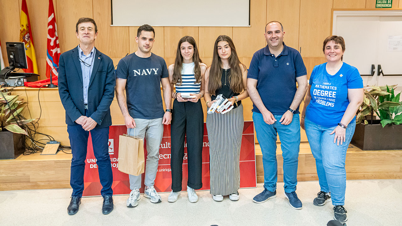 Equipo ganador del Colegio La Enseñanza correspondiente a 1º-2º ESO, en la entrega de premios