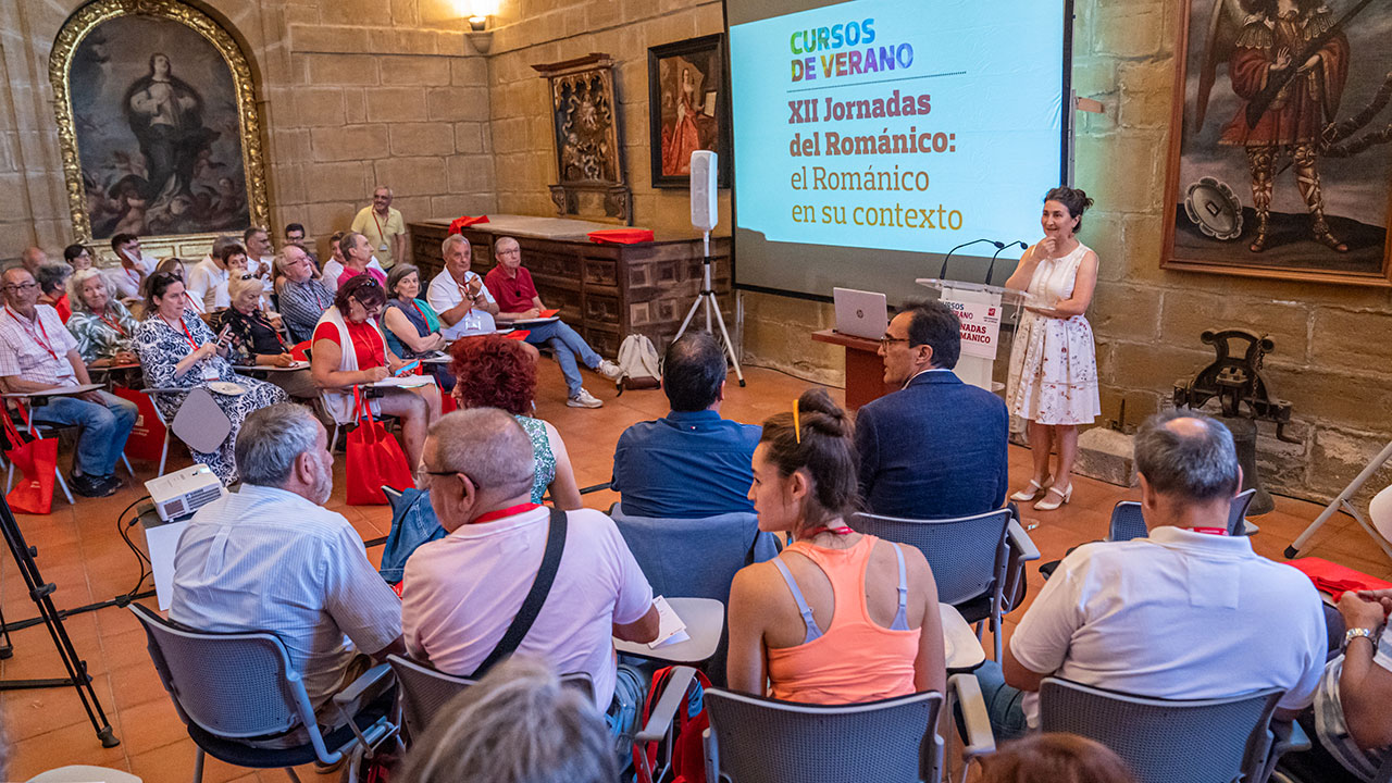 La Sacristía-Museo de la iglesia de Santa María la Mayor de Treviana es sede de las jornadas sobre el Románico