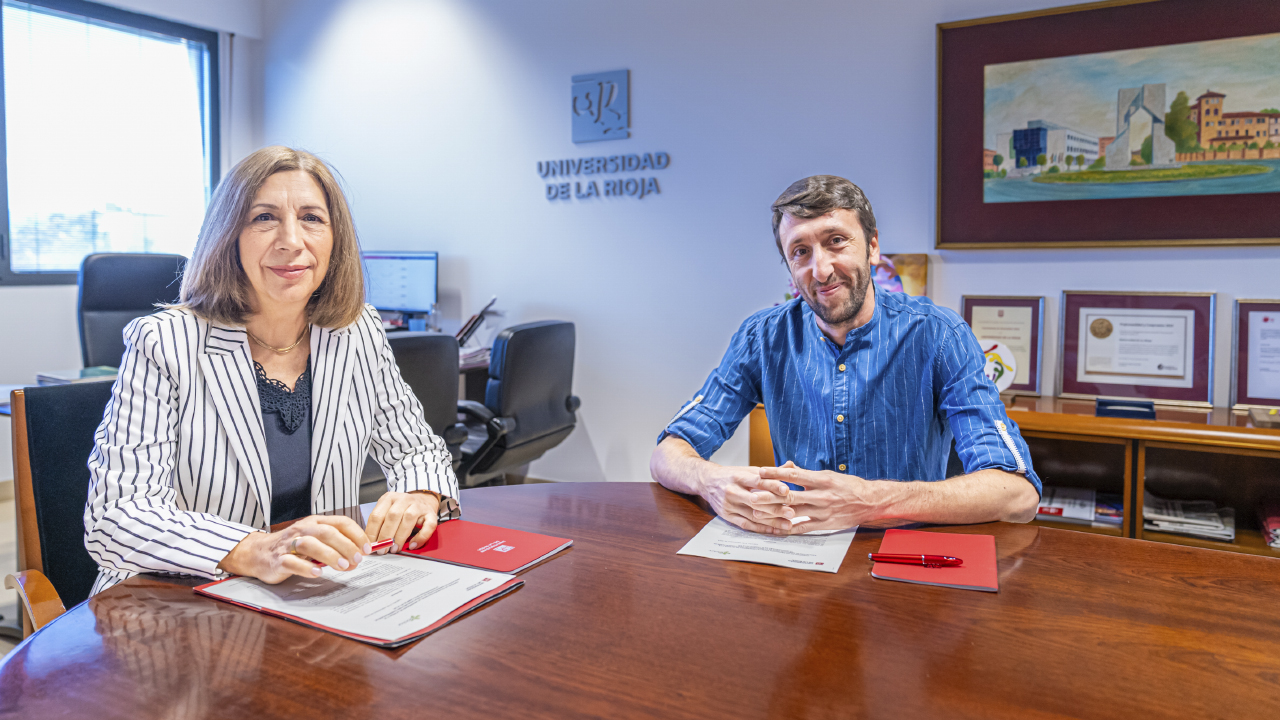 Firma del acuerdo de colaboración entre la UR y ADALAR