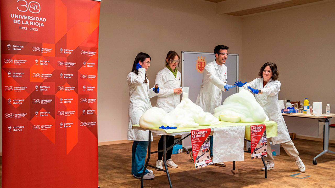 Los talleres ‘La química se mueve’ alcanzan su undécima edición en Clavijo divulgando ciencia en el ámbito rural