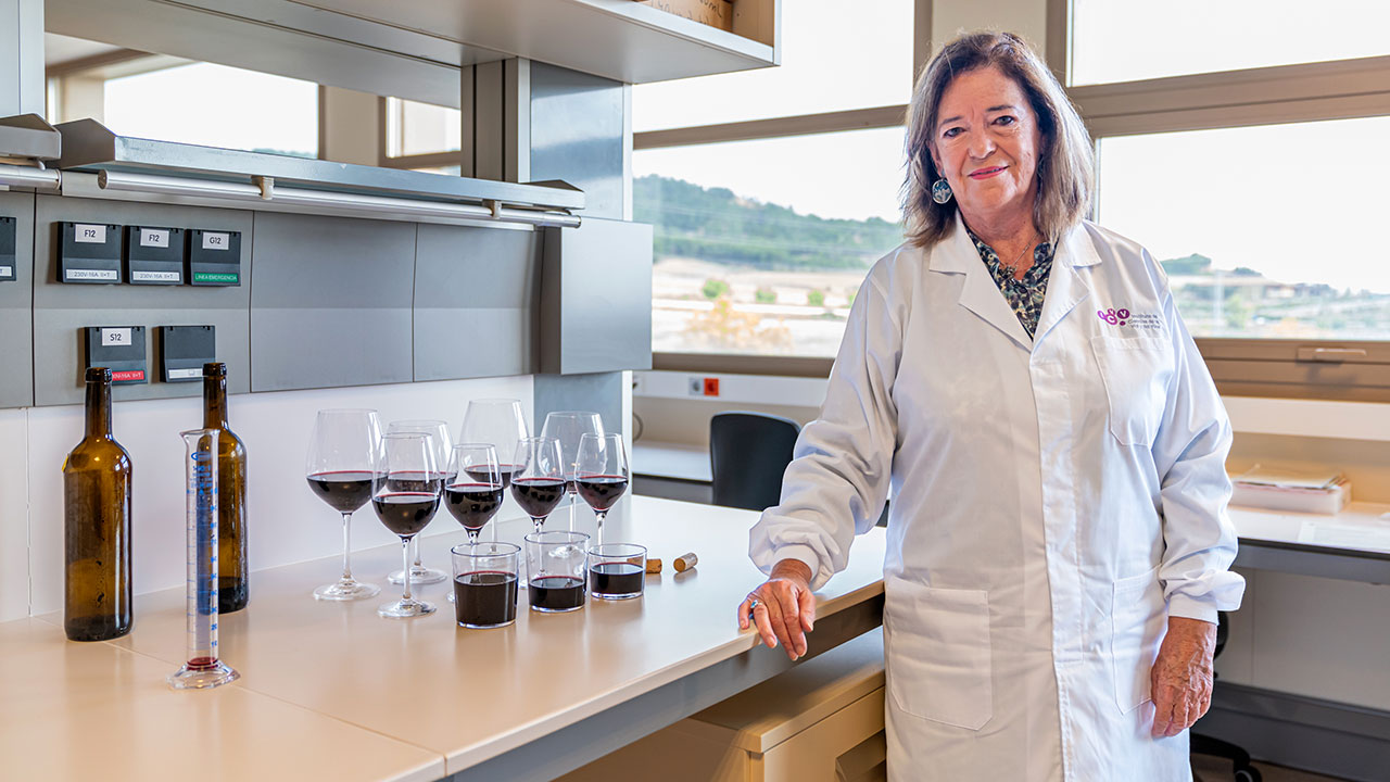 M.ª José Motilva Casado, investigadora del Instituto de Ciencias de la Vid y del Vino (ICVV)